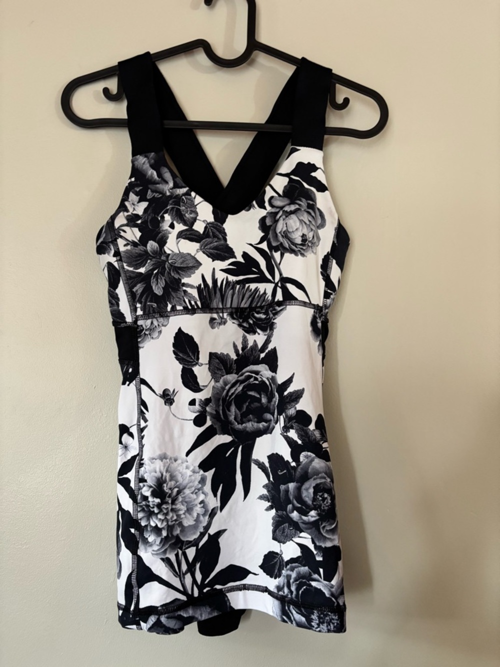 Lululemon Black & White Floral Athletic Tank